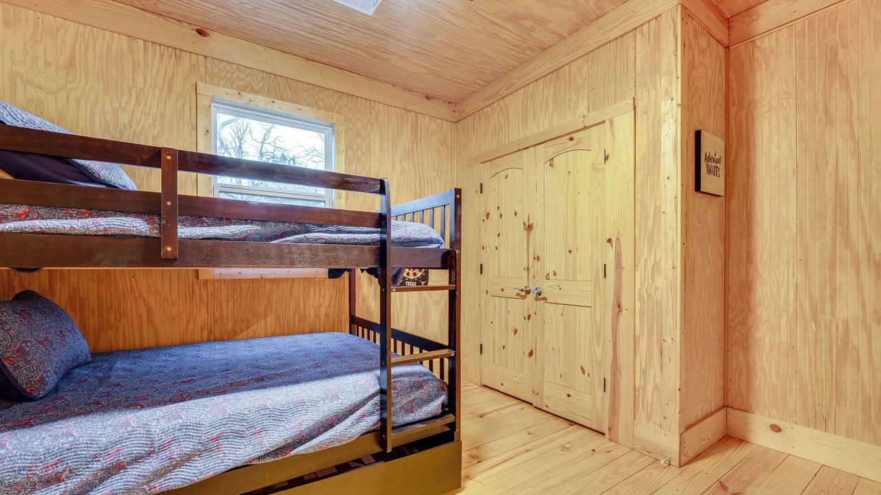 Photo of Bedroom in Waelder