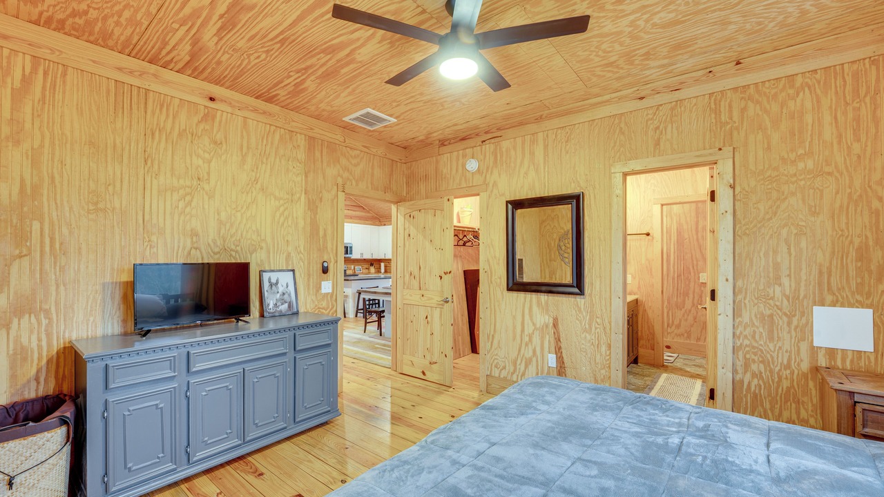 Photo of Bedroom in Waelder