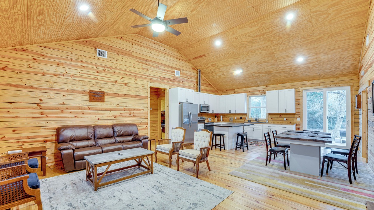 Photo of Livingroom in Waelder