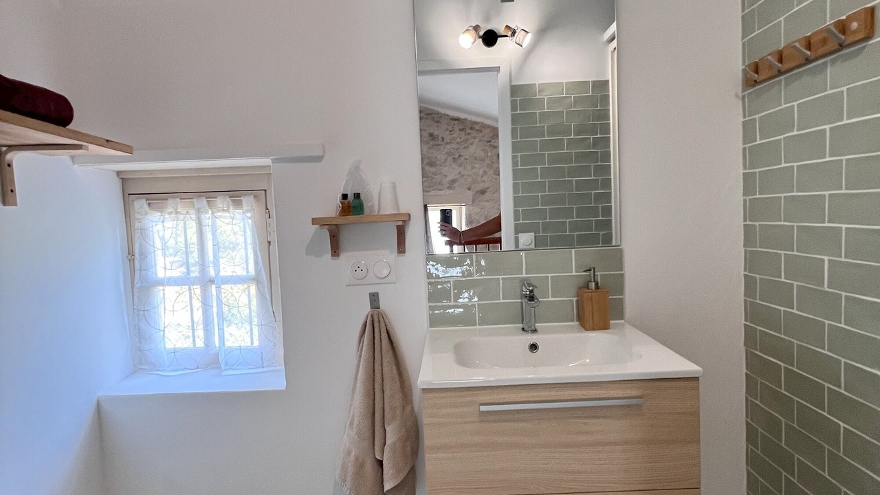 Photo of Bathroom in Orthoux-Serignac-Quilhan