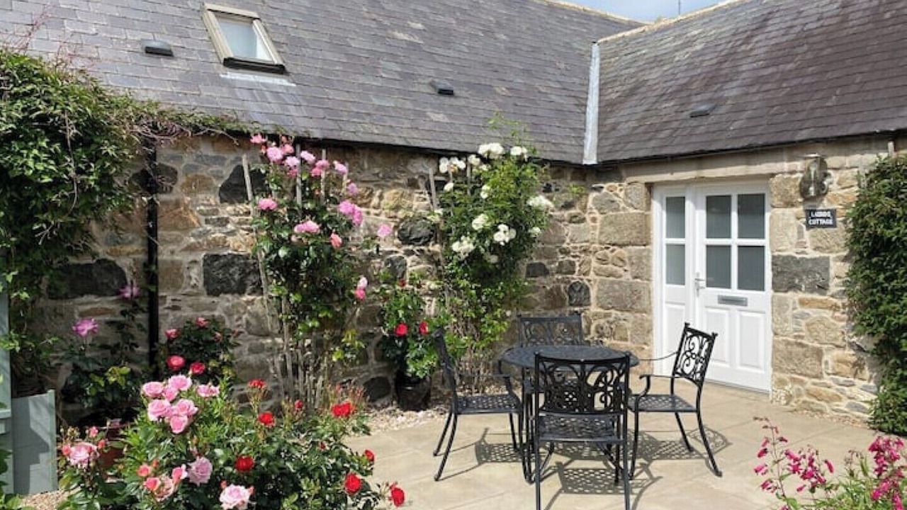 Photo of Outdoor in Maud