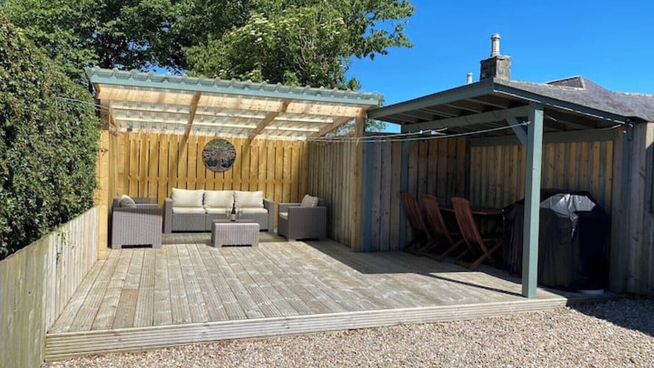 Photo of Outdoor in Maud