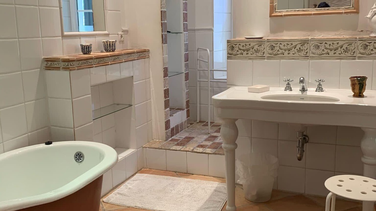 Photo of Bathroom in Chateaurenard