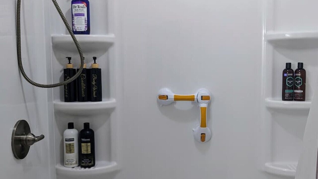 Photo of Bathroom in St. Robert