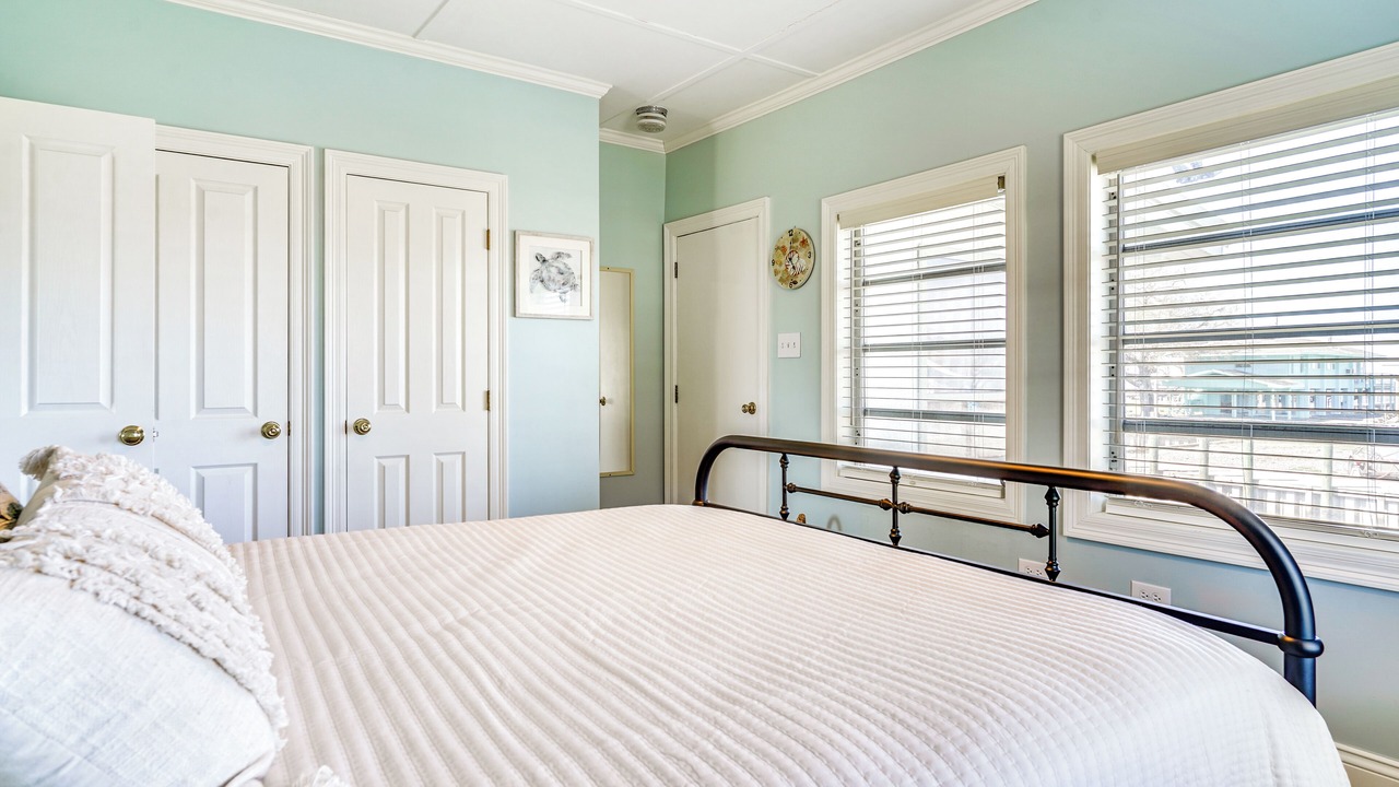 Photo of Bedroom in Cypremort Point