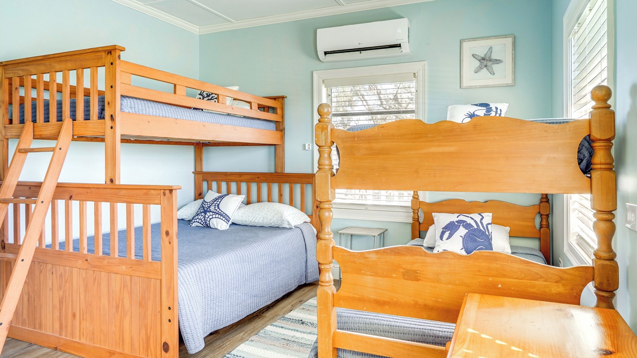 Photo of Bedroom in Cypremort Point