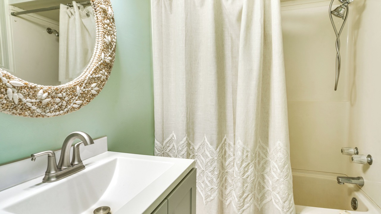 Photo of Bathroom in Cypremort Point