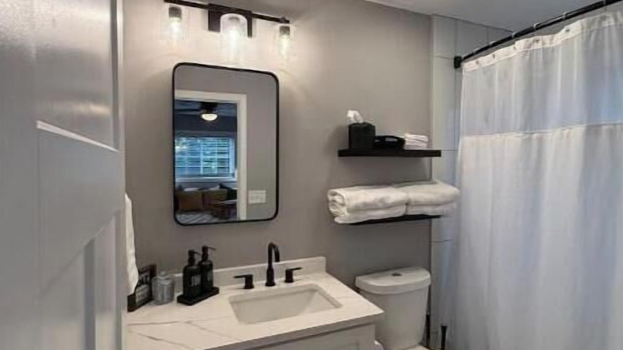 Photo of Bathroom in Roselawn Finance