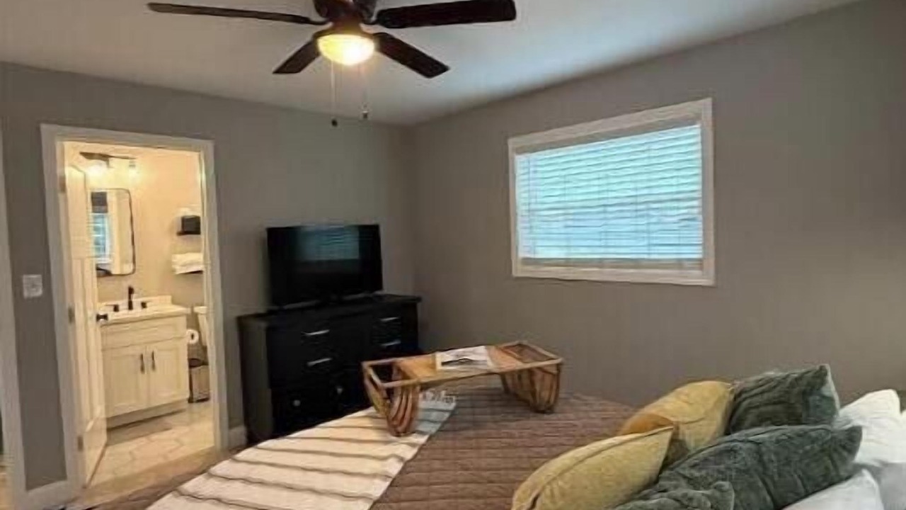 Photo of Bedroom in Roselawn Finance