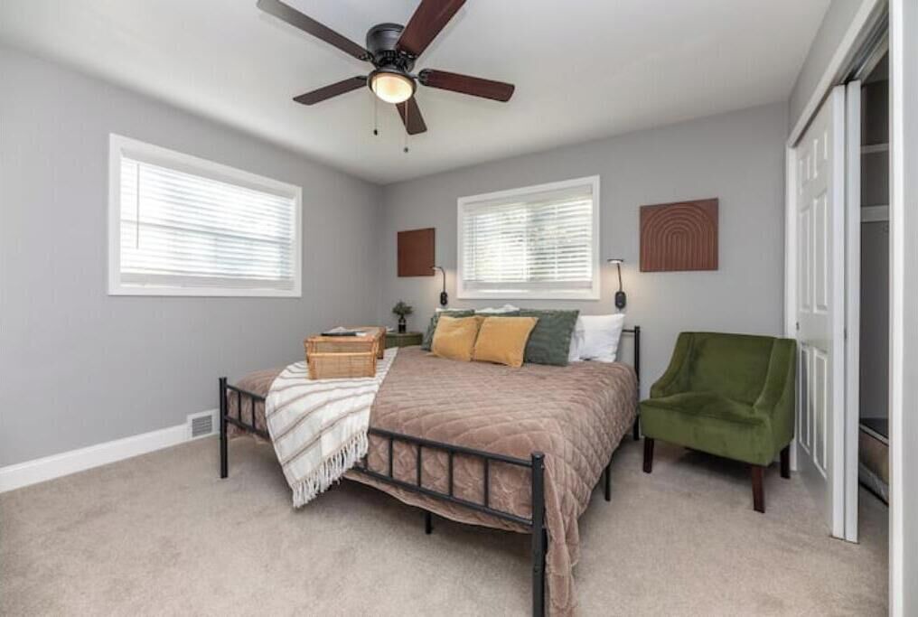 Photo of Bedroom in Roselawn Finance