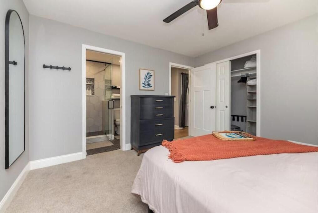 Photo of Bedroom in Roselawn Finance