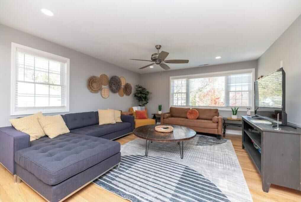 Photo of Livingroom in Roselawn Finance