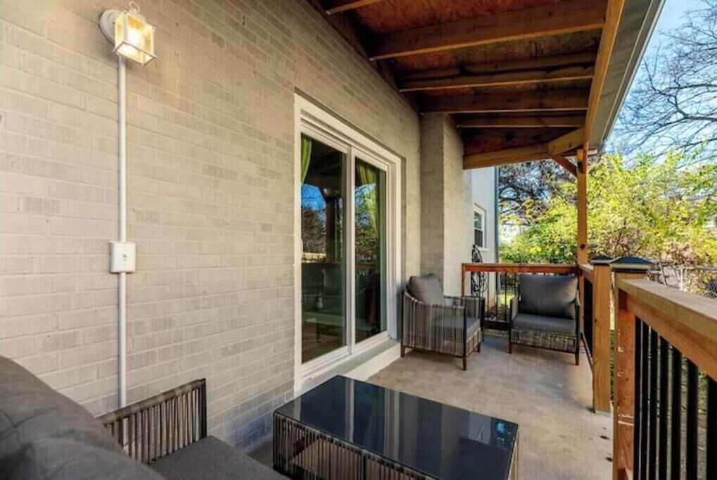 Photo of Patio Balcony in Roselawn Finance