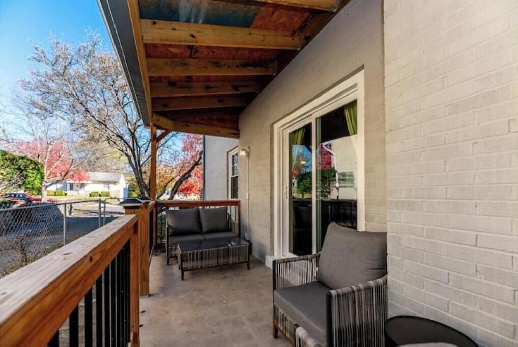 Photo of Patio Balcony in Roselawn Finance