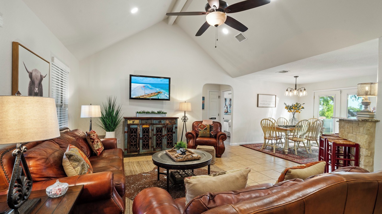 Photo of Livingroom in Jourdanton