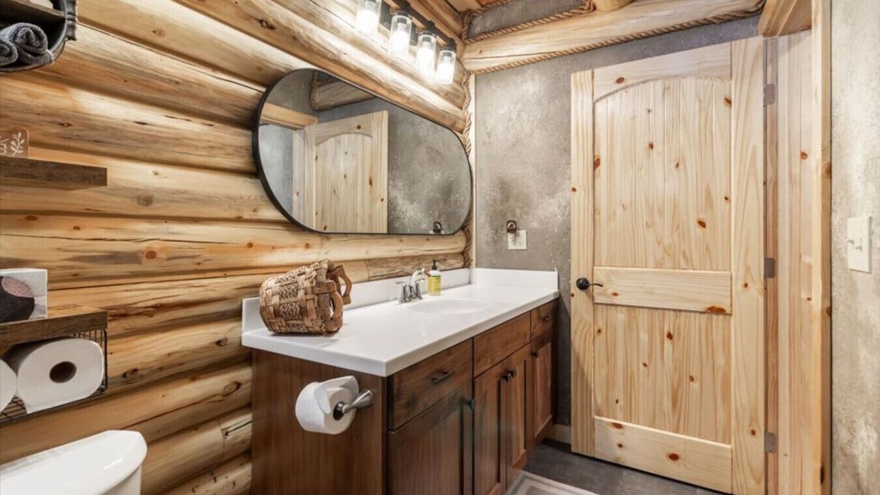 Photo of Bathroom in West Yellowstone