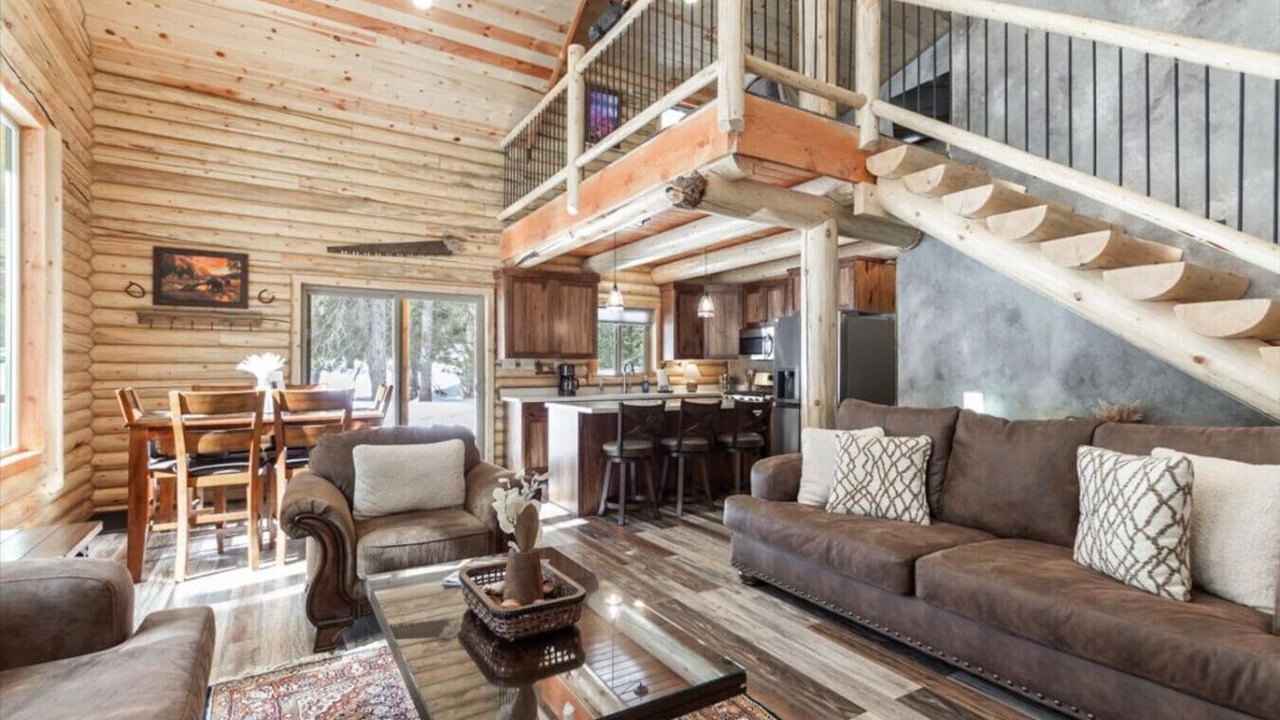 Photo of Livingroom in West Yellowstone