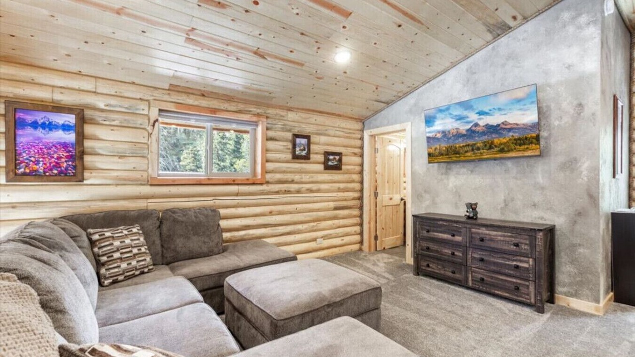 Photo of Livingroom in West Yellowstone