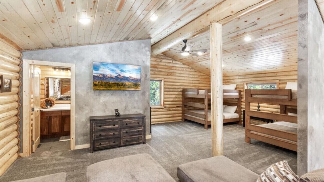 Photo of Bedroom in West Yellowstone
