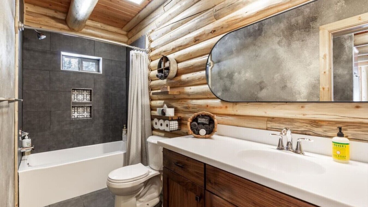 Photo of Bathroom in West Yellowstone