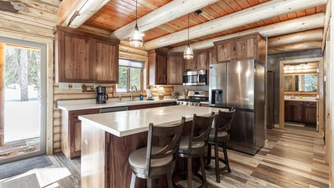 Photo of Kitchen in West Yellowstone