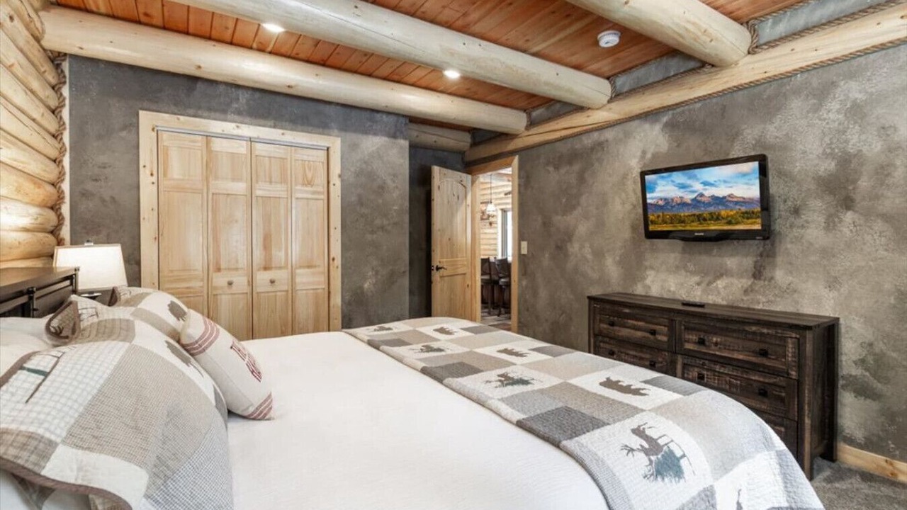 Photo of Bedroom in West Yellowstone