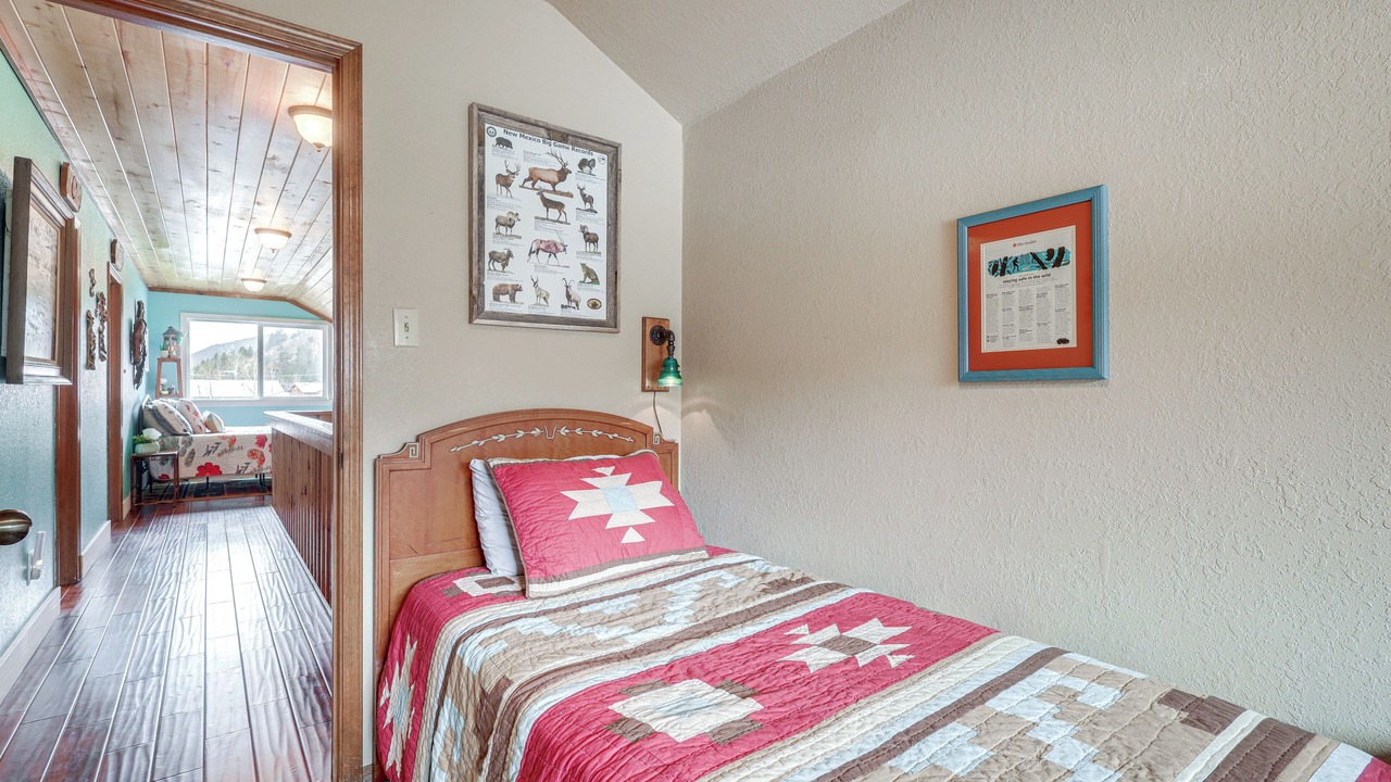 Photo of Bedroom in Red River