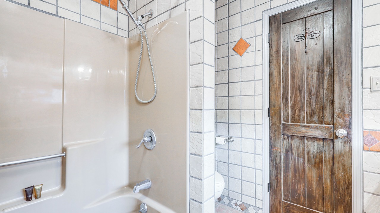 Photo of Bathroom in Red River