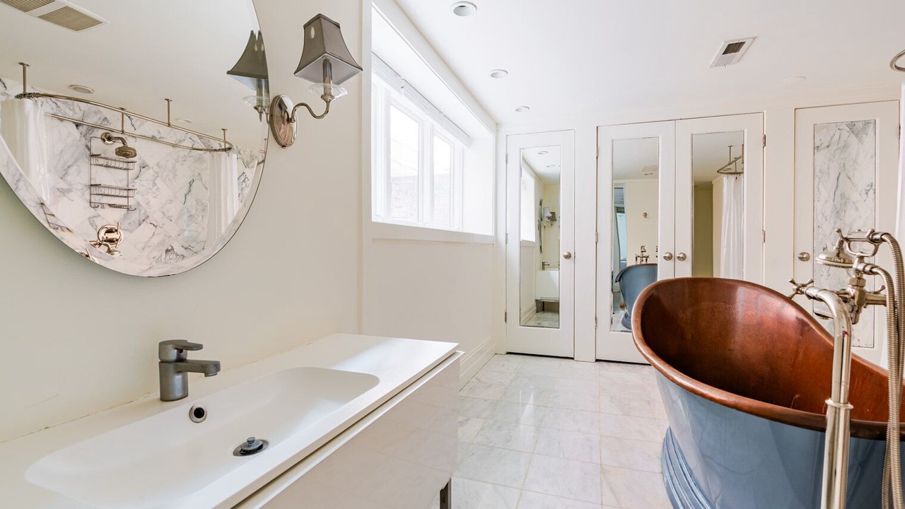 Photo of Bathroom in Cardozo