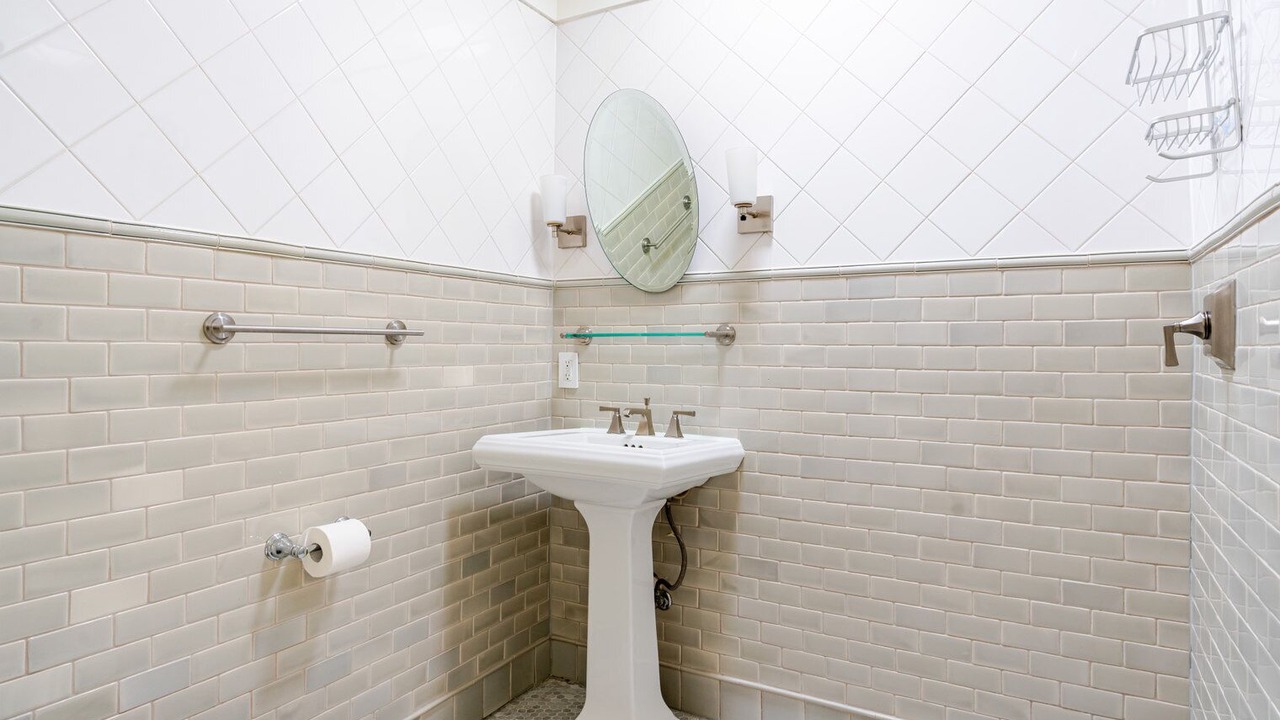 Photo of Bathroom in Cardozo