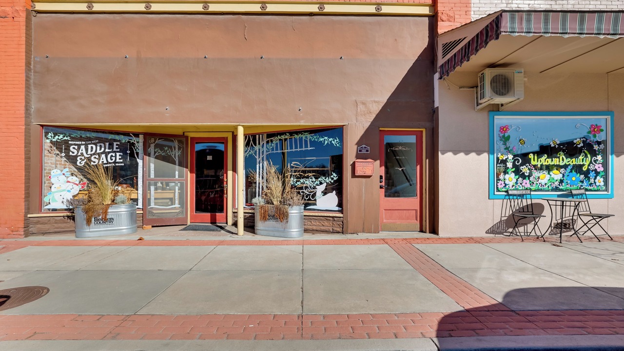 Photo of Others in Emmett