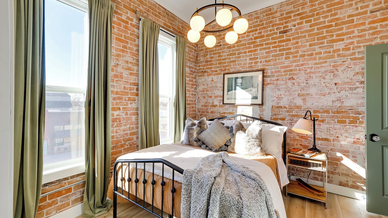 Photo of Others in Emmett