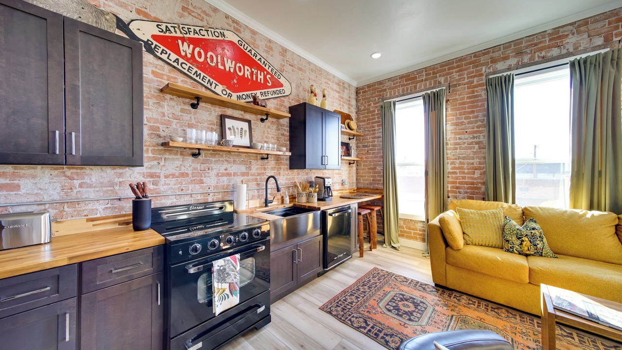 Photo of Others in Emmett