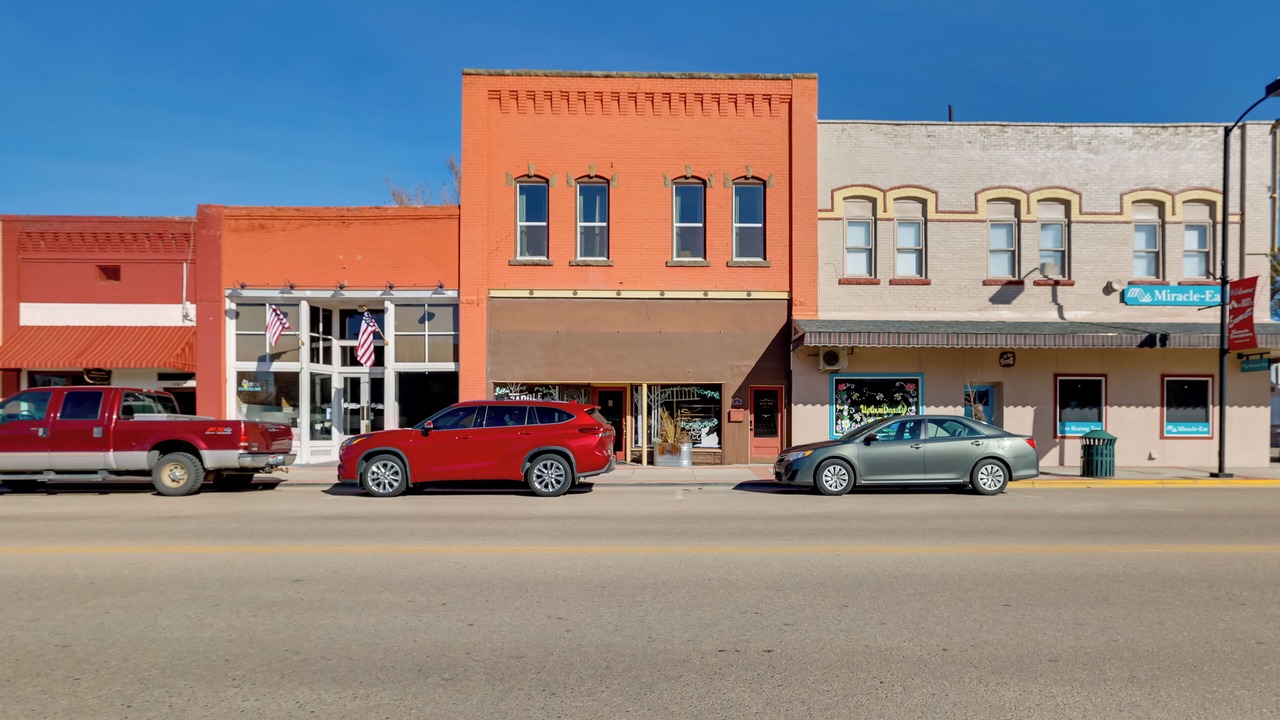 Photo of Others in Emmett