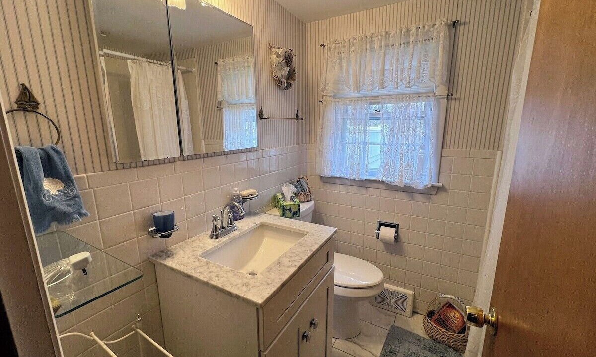 Photo of Bathroom in East Orleans