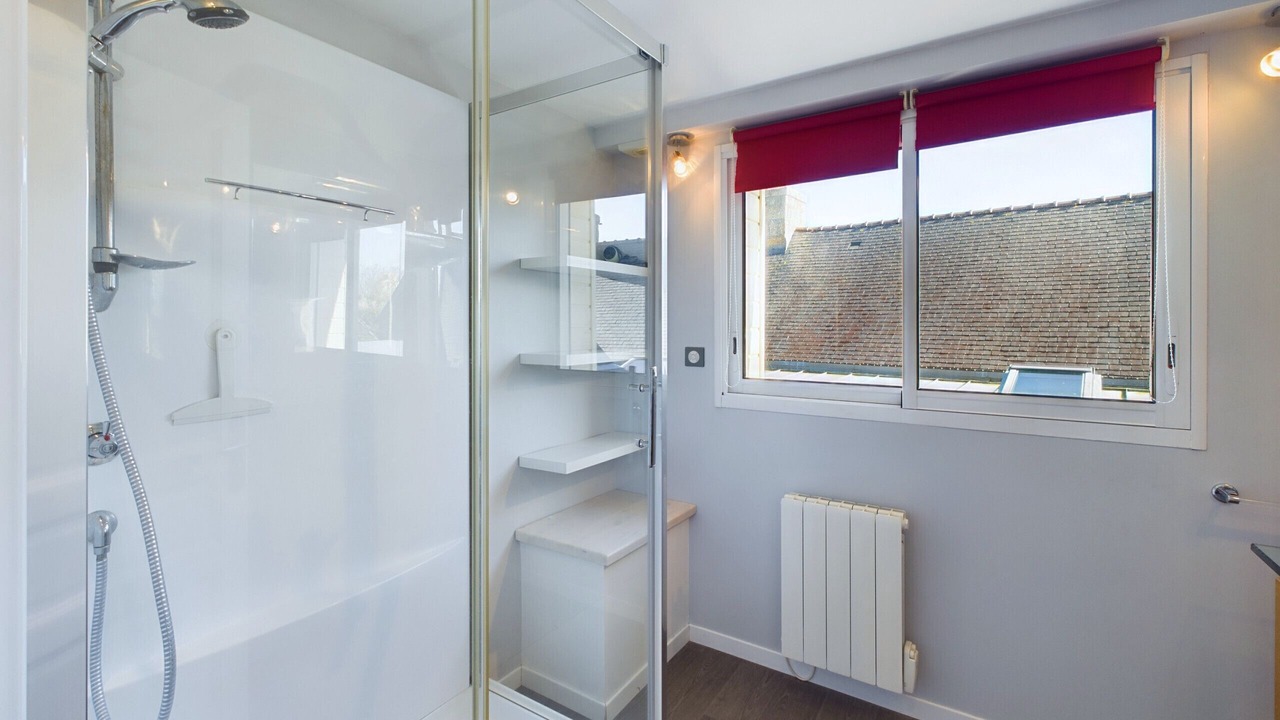 Photo of Bathroom in Plovan