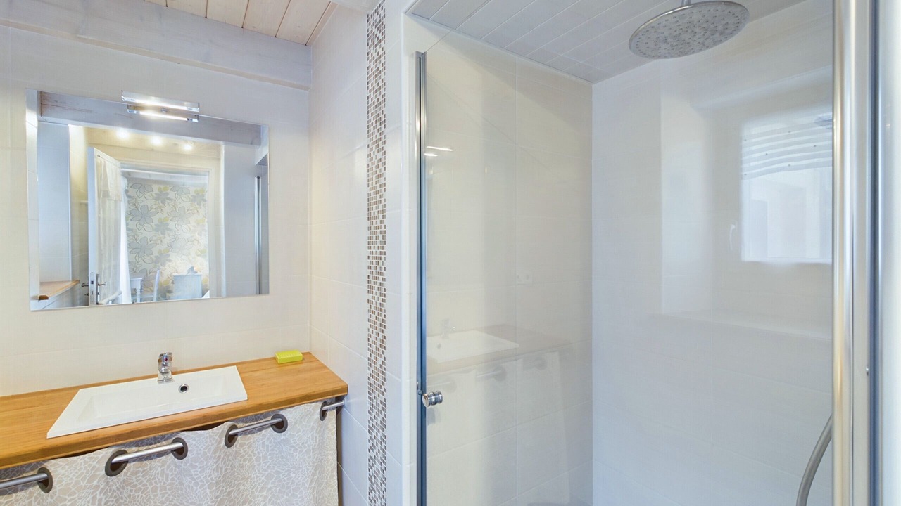 Photo of Bathroom in Plovan