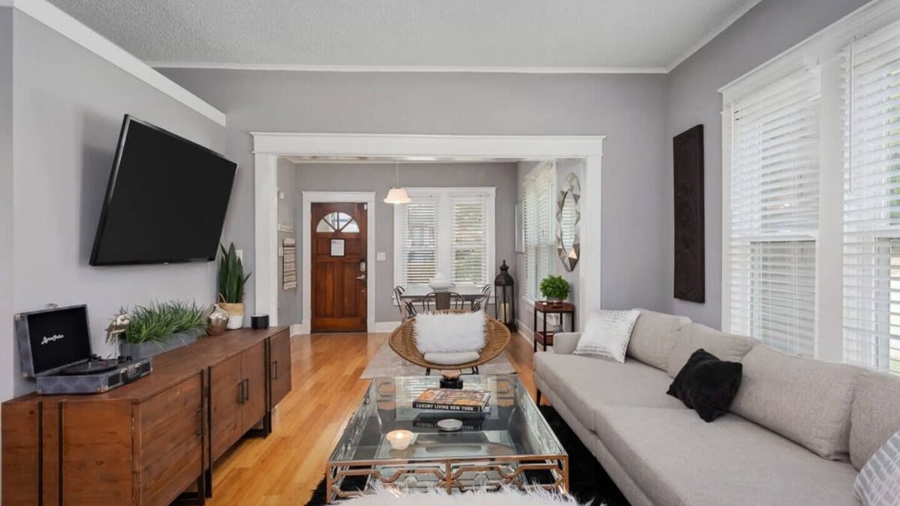 Photo of Livingroom in Shelby Hills