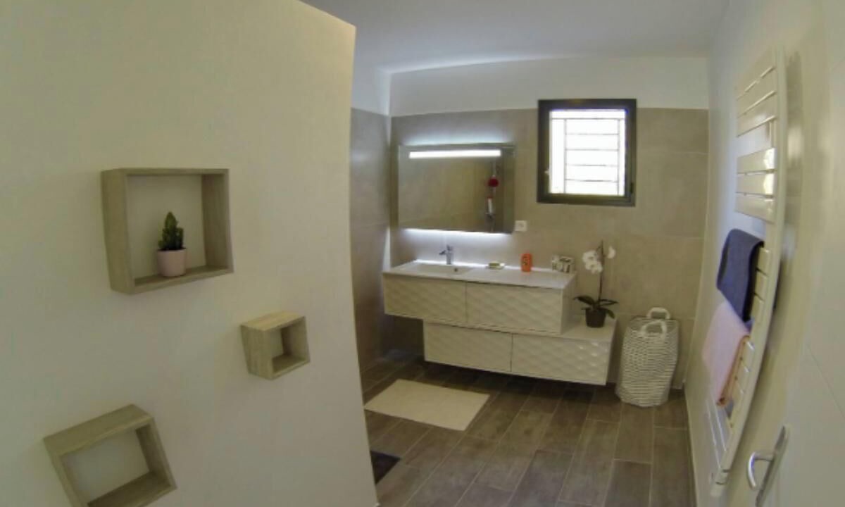 Photo of Bathroom in Le Puy-Sainte-Reparade