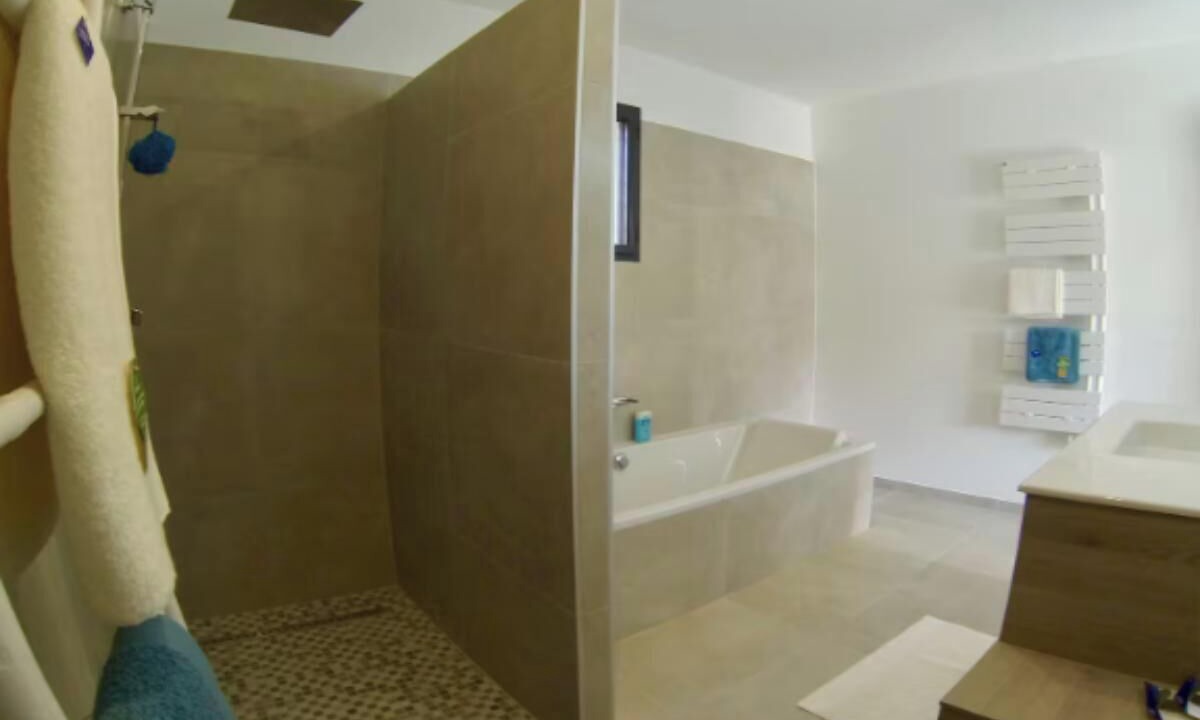 Photo of Bathroom in Le Puy-Sainte-Reparade