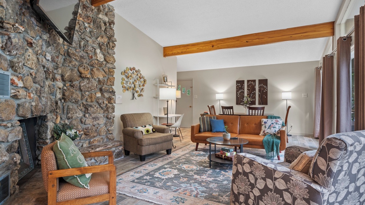 Photo of Livingroom in Cherokee Village