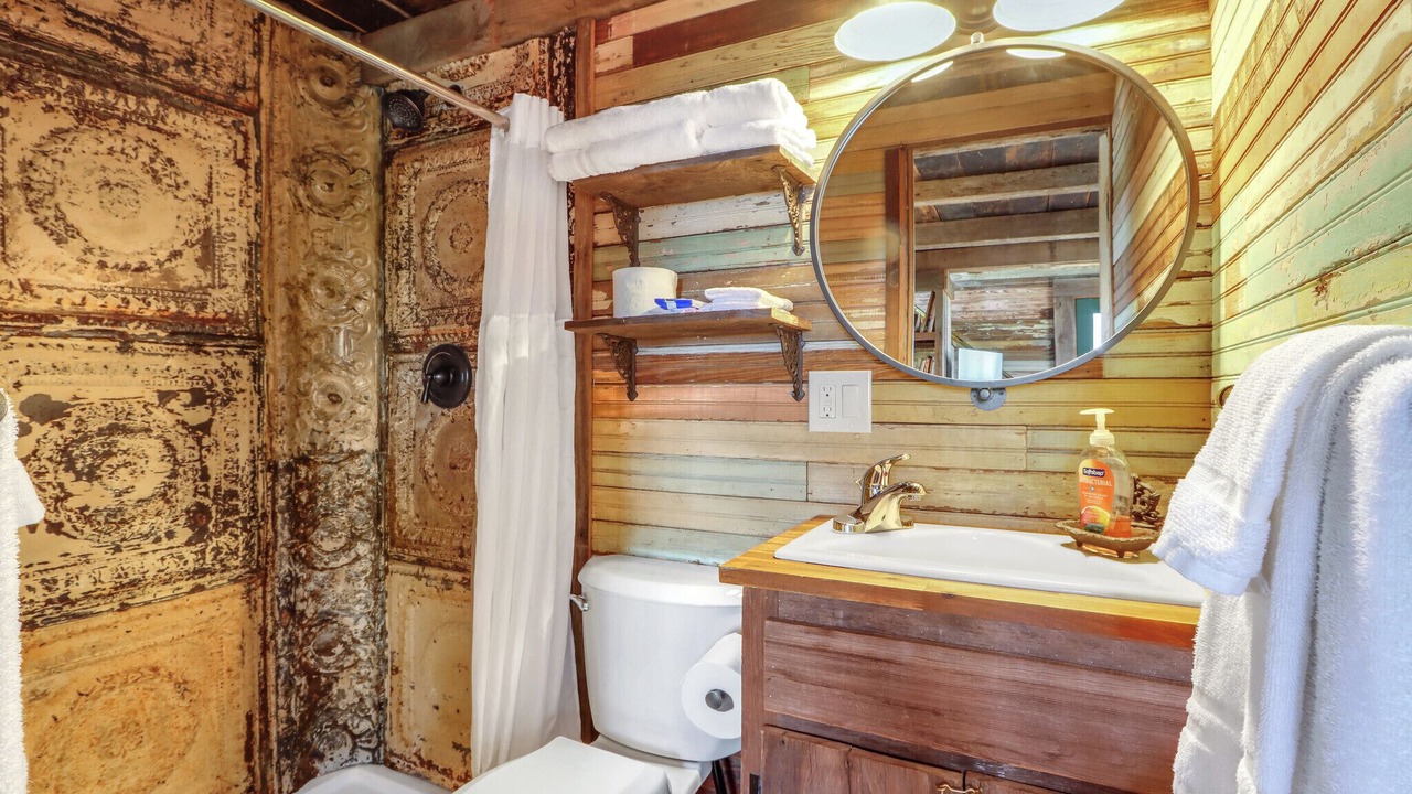 Photo of Bathroom in Lampasas