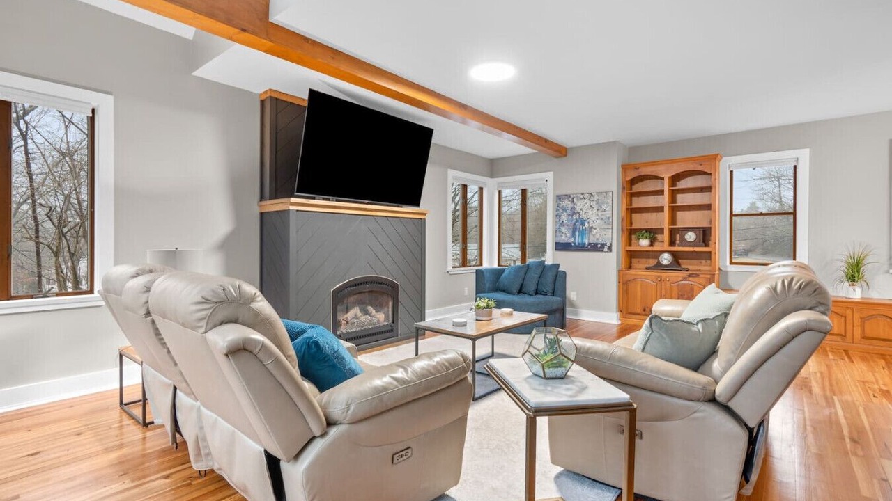 Photo of Livingroom in Plantsville