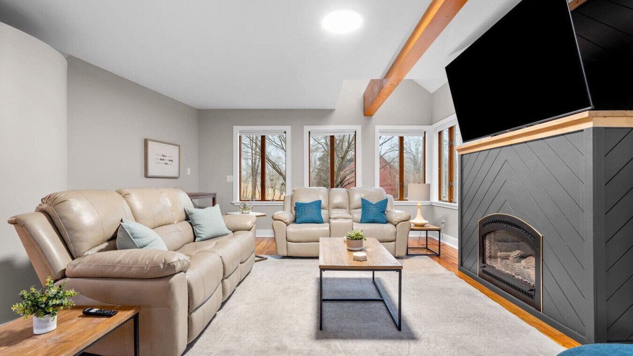 Photo of Livingroom in Plantsville
