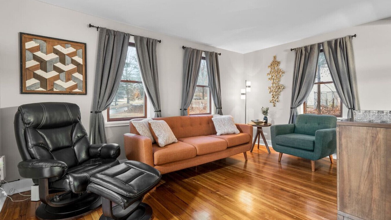 Photo of Livingroom in Plantsville