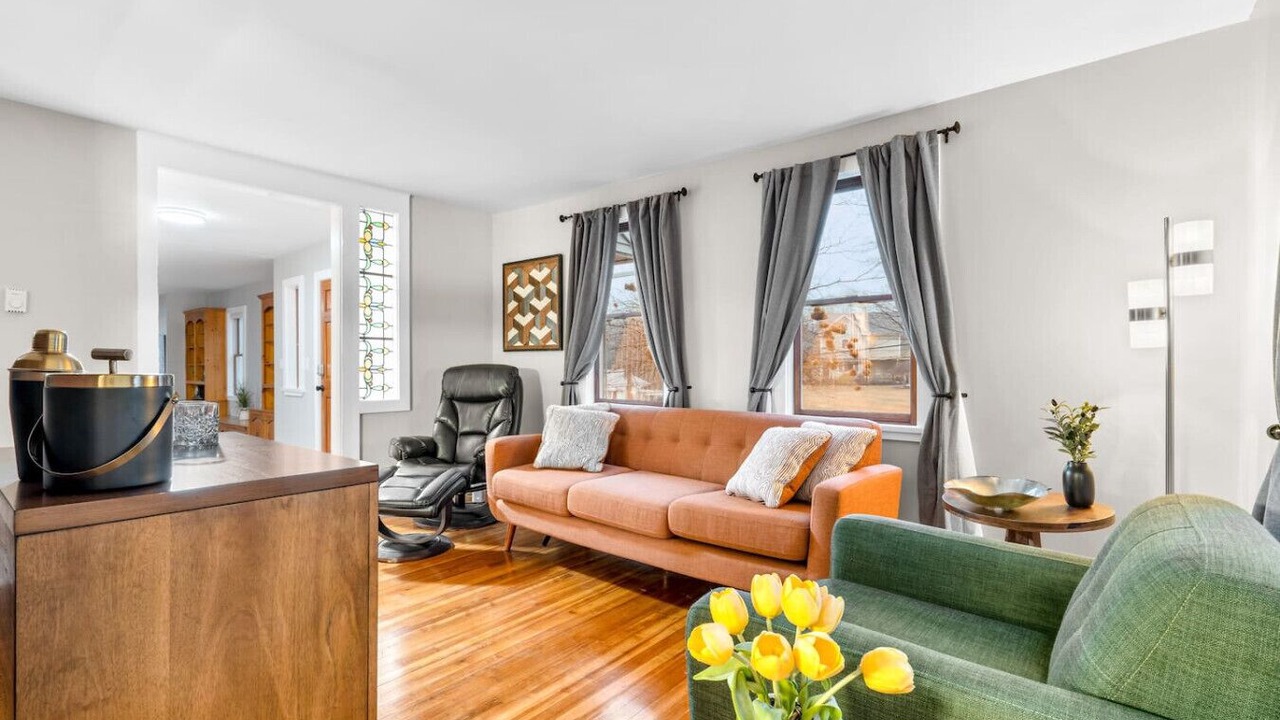 Photo of Livingroom in Plantsville