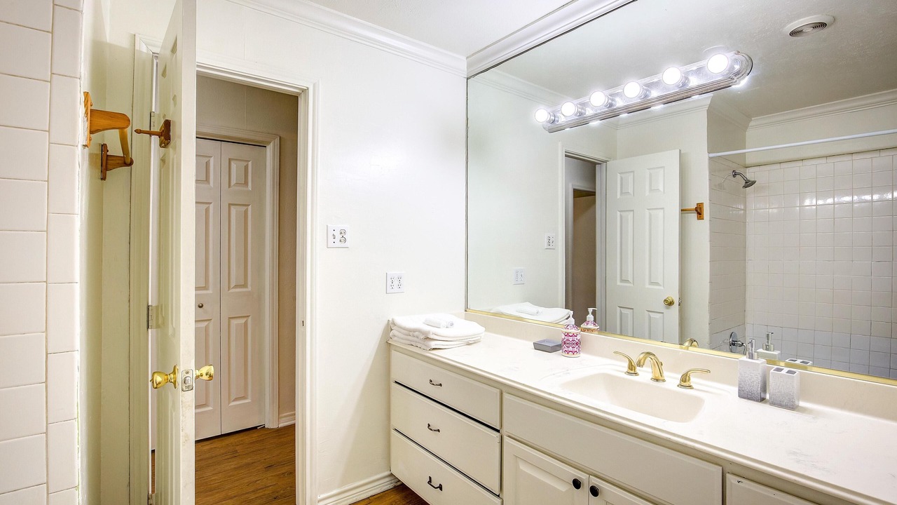 Photo of Bathroom in Commerce