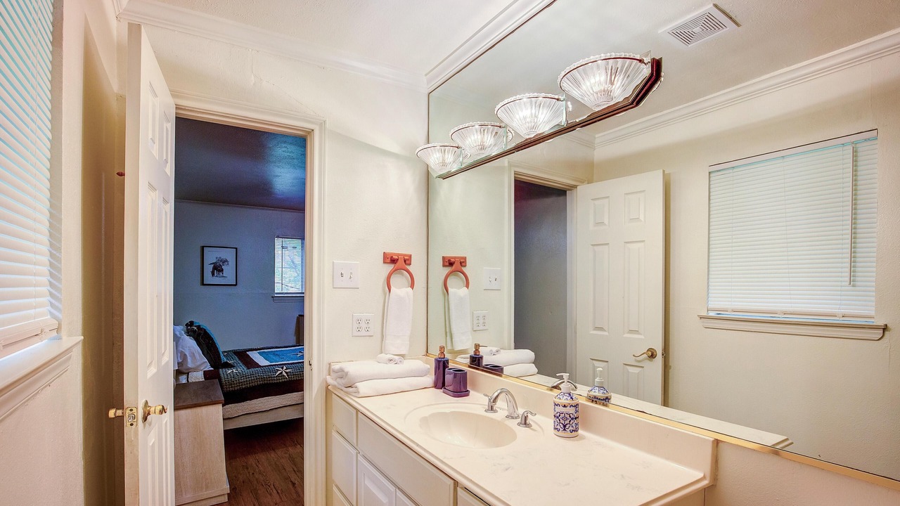 Photo of Bathroom in Commerce