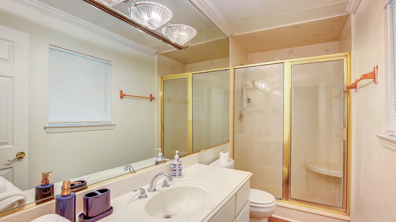 Photo of Bathroom in Commerce
