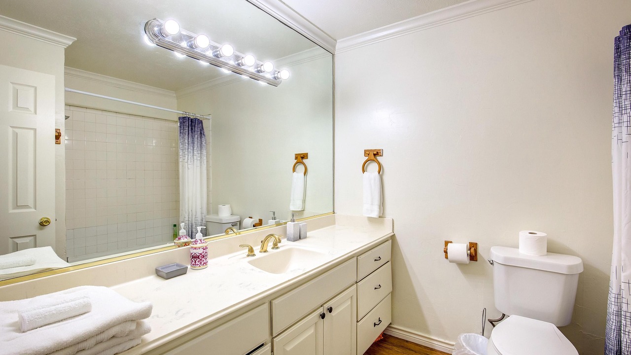Photo of Bathroom in Commerce